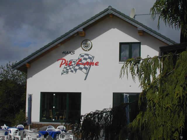 Hotel Pit Lane "Home Of Motorsport" Nürburg Buitenkant foto